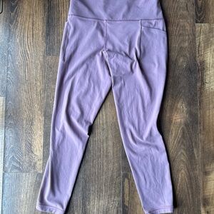 Athleta Salutation Stash 7/8 Tight